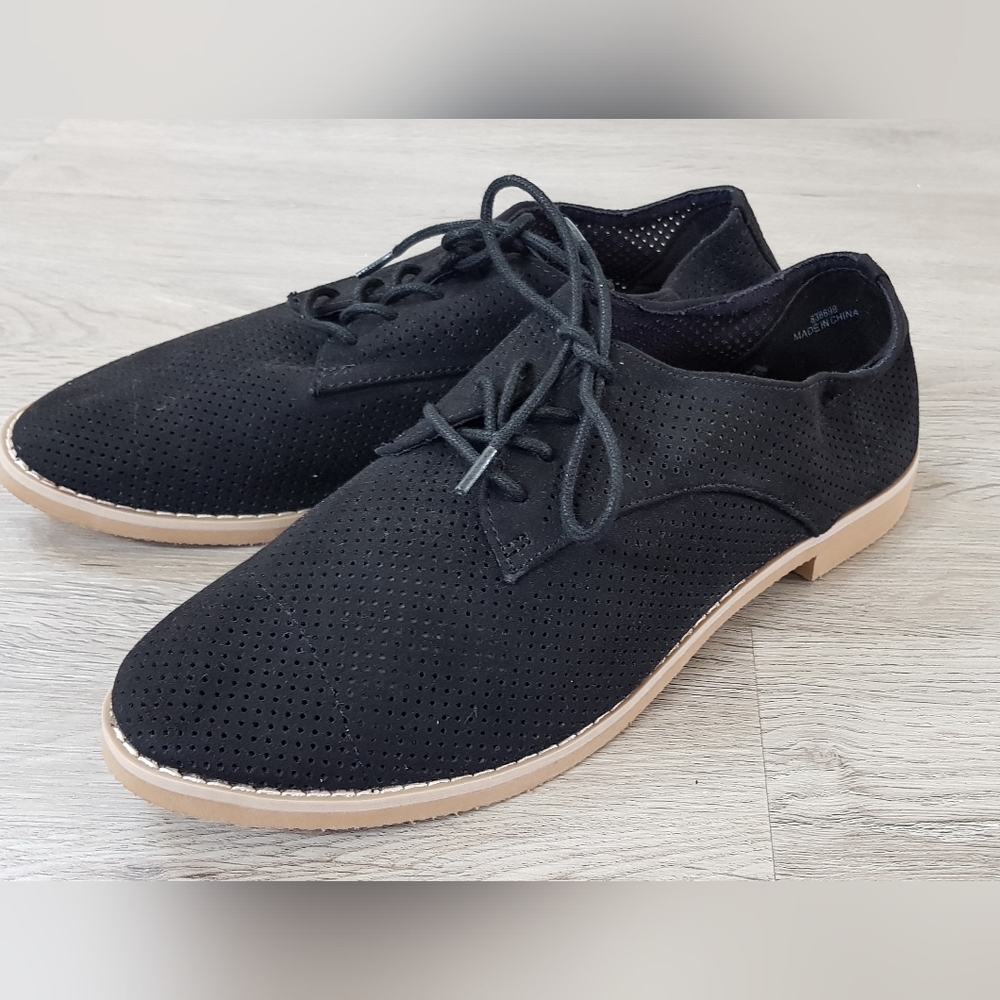 NEW Womens summer shoe with ventilation- size 7